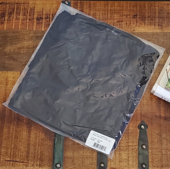 🖤 iHeart Maxi Two Way Cape Top 🖤 - Picture 3 of 7